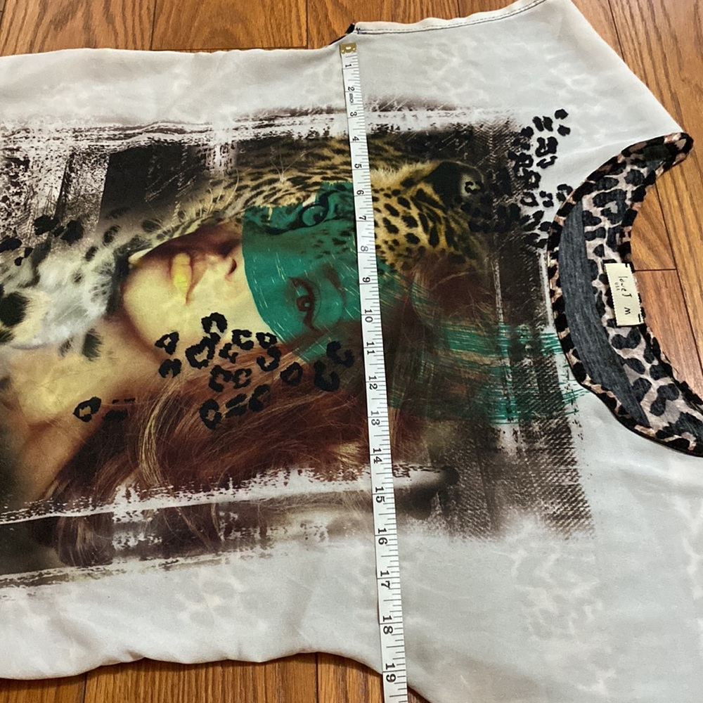 Love J woman top shirt sz M jersey on back stripe animal print/face tiger eye - Picture 6 of 8